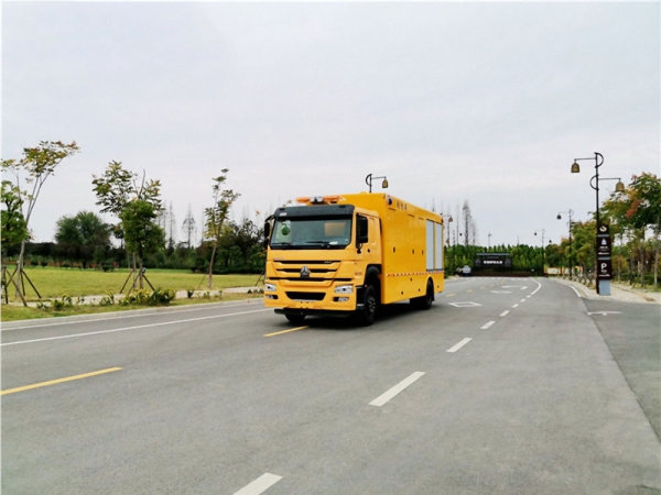 重汽豪沃大流量排水搶險車